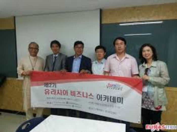 Eurabiz academy members with a speaker on May 27th - АО ЕвразТех